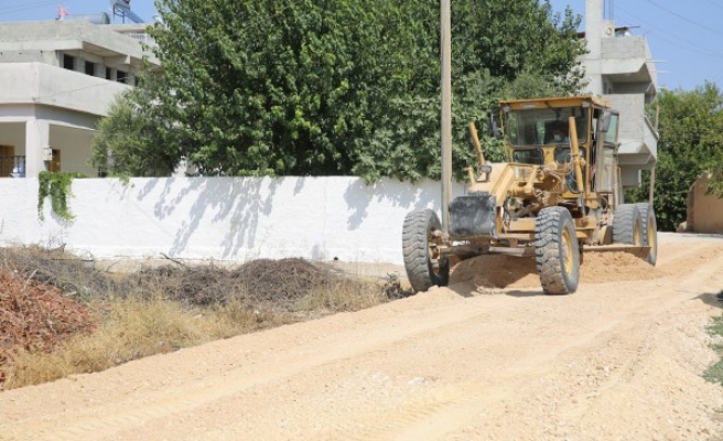 Karaköprü kırsalında yol çalışmaları sürüyor