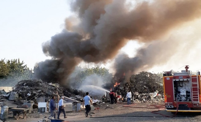 Urfa'da akşam saatlerinde yükselen dumanlar korkuttu