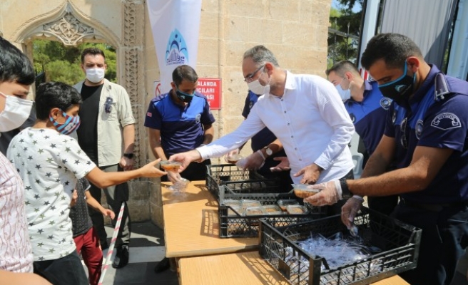 Eyyübiye'de 6 farklı noktada aşure ikramı yapıldı