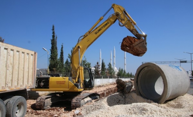 Akçakale yolu genişletme çalışmaları sürüyor