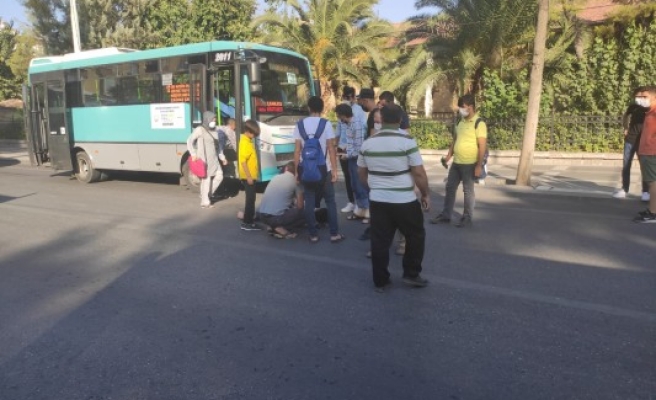 Şanlıurfa'da kaza: Minibüs Suriyeli gence çarptı