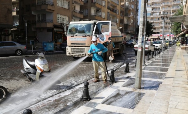 Tedbirler sürüyor: Yıkama ve dezenfekte yapıldı