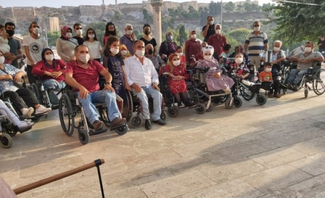 Şanlıurfa'daki 45 engelliye araç hediye edildi