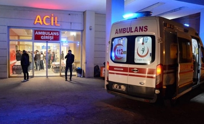 Urfa'da işçileri taşıyan kamyonet devrildi: 7 yaralı!