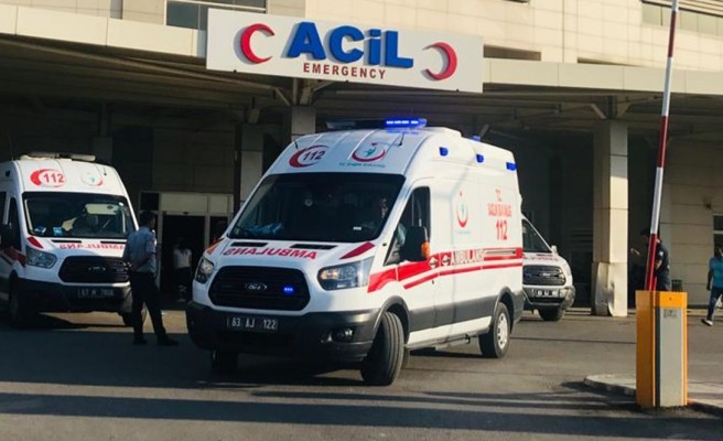 Yolun karşısına geçmeye çalışan çocuğa araç çarptı