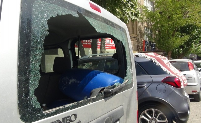 Şanlıurfa'da 21 aracın camını kıran kadın gözaltına alındı