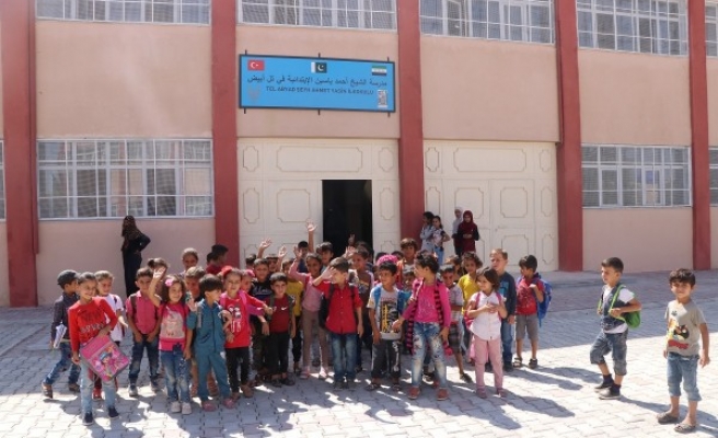 Barış Pınarı bölgesinde ilk ders zili çaldı