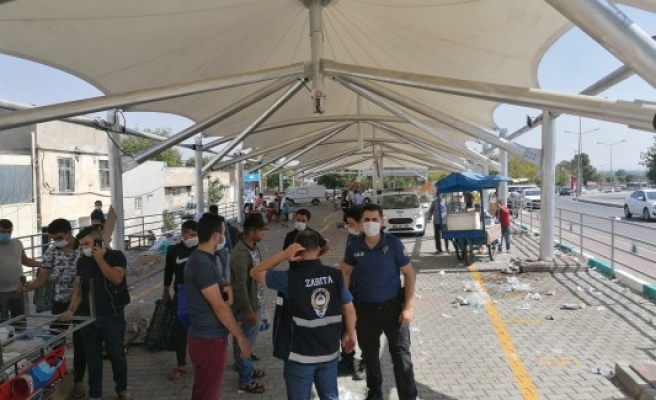 Şanlıurfa'da kurallara uymayan kalabalığa müdahale edildi