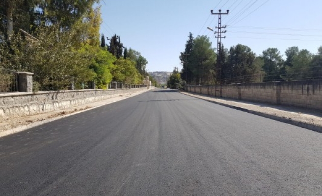 Urfa'nın ilçelerine sıcak asfalt hizmeti taşındı