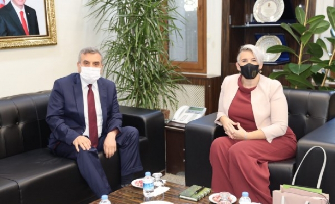 İrlanda Büyükelçisi Mcguinness'ten belediyeye ziyaret