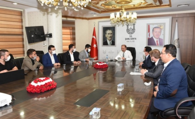 Urfa Düşünce Platformu ilk raporunu Vali Erin'e sundu!