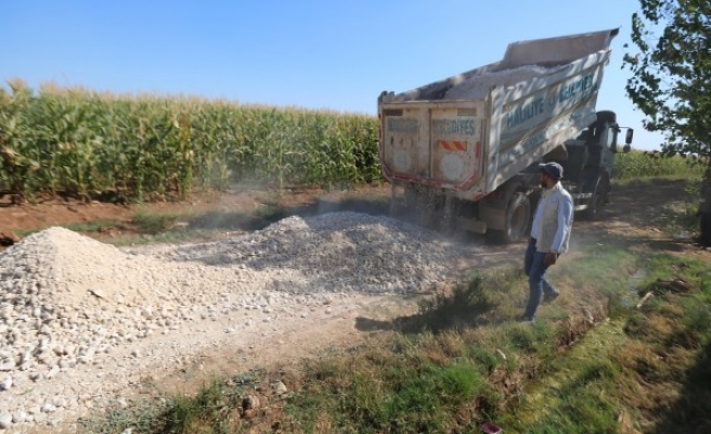 Yeni yol açma, yapım ve parke döşeme çalışmaları sürüyor