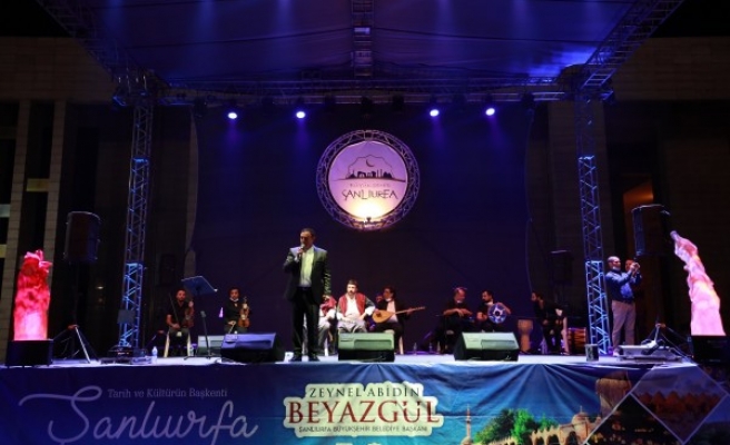 Şiir yorumcuları ve Mahmut Tuncer Urfalılarla buluştu