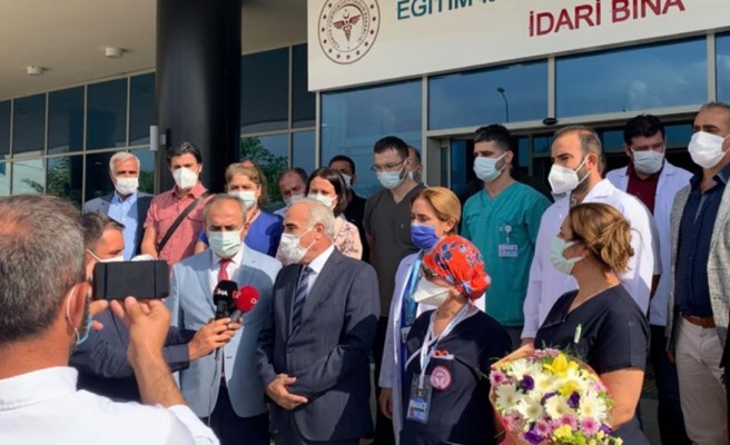 Azizi Aydınlık, koronayı yenerek taburcu oldu