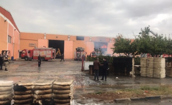 Şanlıurfa OSB'de bir fabrikada yangın çıktı