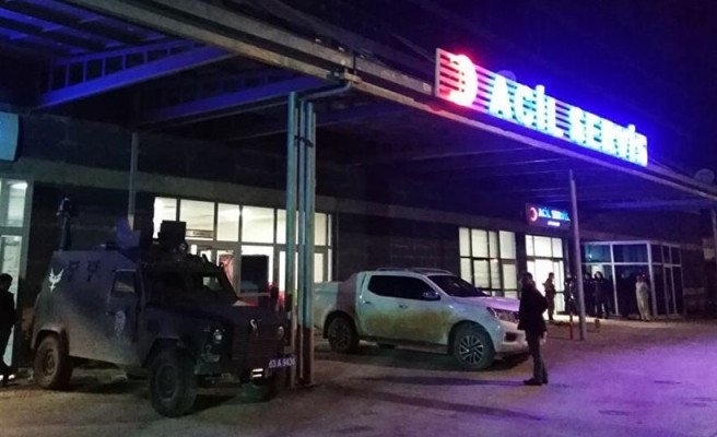 Şanlıurfa'da araç bariyerlere çarptı: 4 yaralı