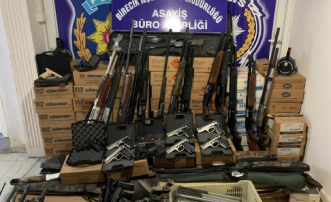 Şanlıurfa'da kaçak silah ve mermi satışına darbe!