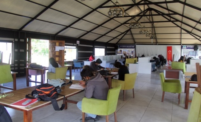 Öğrenciler Kitap Otağında sınavlara hazırlanıyor