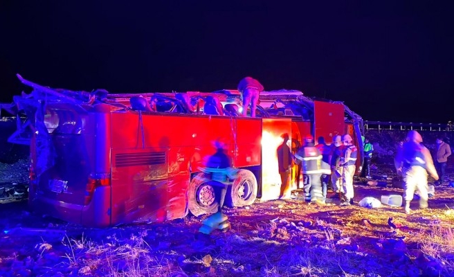 Şanlıurfa-Mardin yolunda yolcu otobüsü devrildi: 32 yaralı