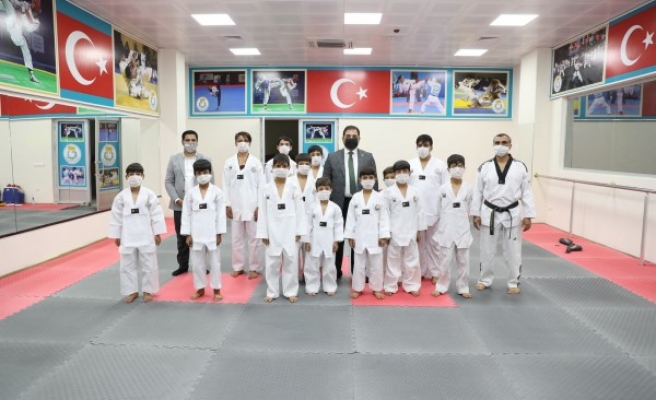 Canpolat, genç sporcuları ziyaret etti