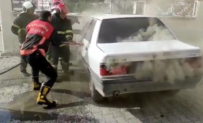 Urfa'da park halindeki otomobil yandı