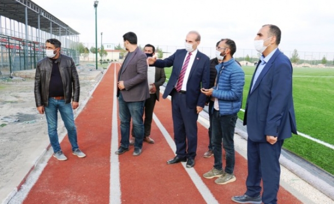 Yalçınkaya müjdeyi duyurdu: Halı saha ve tribün hizmete hazır