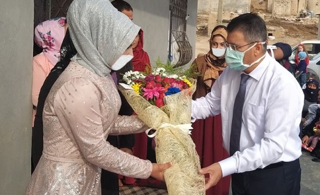 Organ nakli yaptırdığı hastasının nişan törenine katıldı