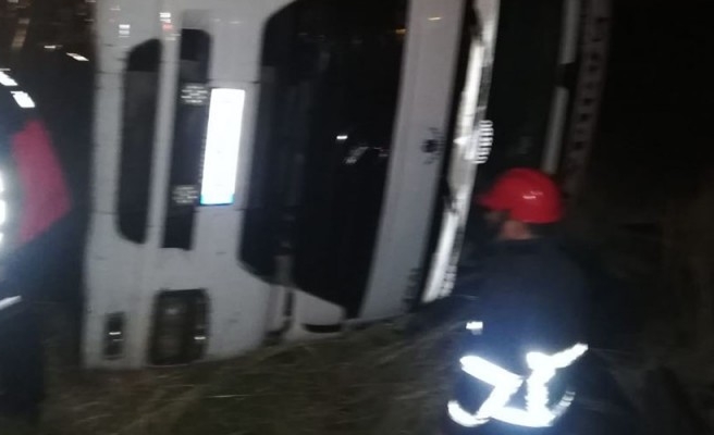Şanlıurfa'da TIR devrildi