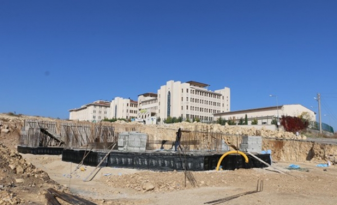 Bozova’daki kütüphanenin yapımı devam ediyor