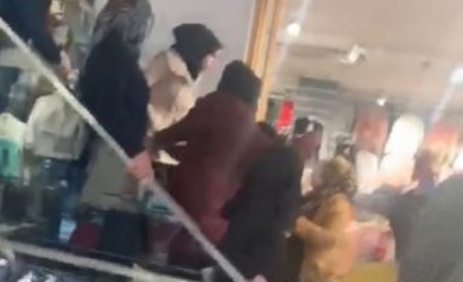 Şanlıurfa'da mağazanın ortasında kavga ettiler