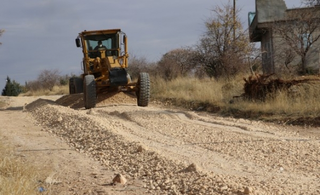 Karaköprü kırsalında yollar yenileniyor