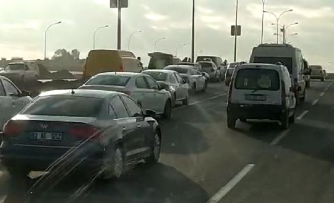 Çevik Kuvvet Kavşağında maddi hasarlı kaza