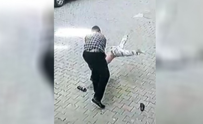 Urfa'da çocuğu yerden yere vuran şahıs tahliye edildi