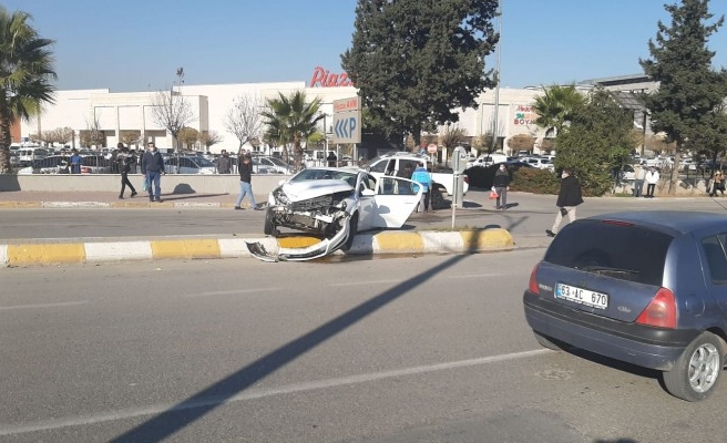 Şanlıurfa'da araçlar çarpıştı: Yaralı var