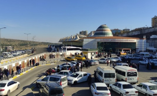 Şanlıurfa Otogarında asker uğurlama yoğunluğu!