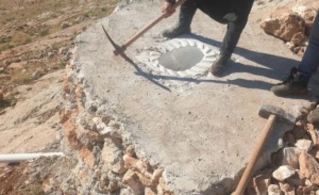 Şanlıurfa'da sit alanına inşa edilen tuvalet yıkıldı