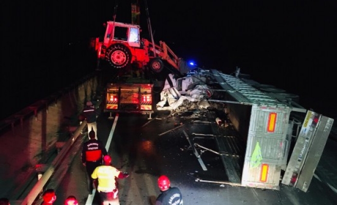 Urfa-Mardin yolunda kaza: Yaralı sürücü kurtarıldı