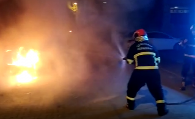 Park halindeki otomobil yandı!