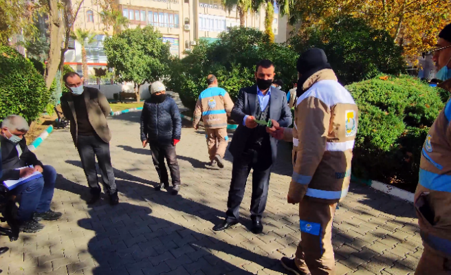 Şanlıurfalı hayırseverden temizlik görevlilerine yardım