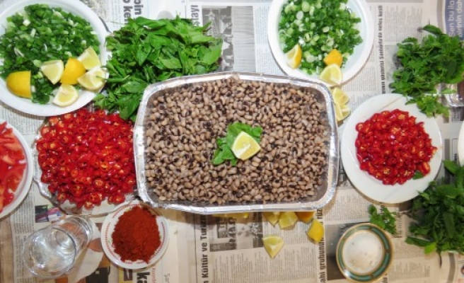 Şanlıurfa'da 'lolaz dürüm' geleneği sürüyor