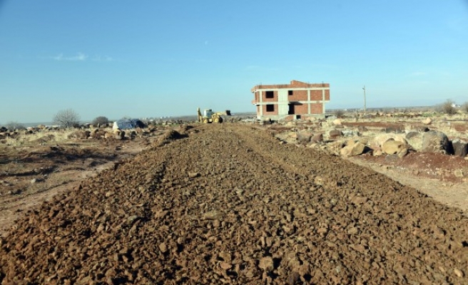 Siverek'te yeni yerleşim yerlerinde yol çalışmaları sürüyor