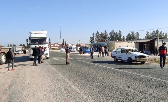 Urfa'da otomobil ile kamyon çarpıştı: 1 yaralı