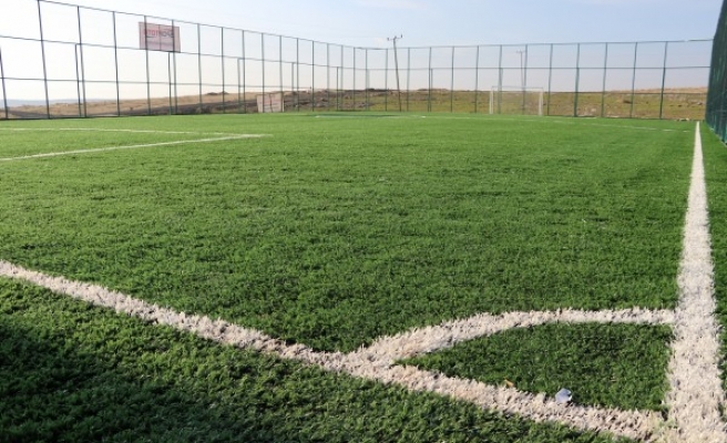 Karaköprü'de 17 sentetik çim saha hizmete sunuldu