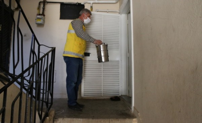 Haliliye'de sıcak yemek dağıtımı sürüyor