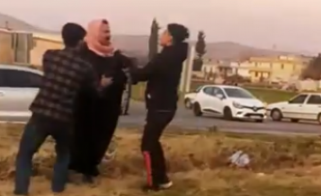 Urfa'da kaza sonrası sürücüler arasında kavga!