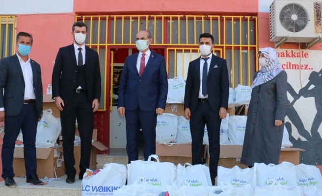Urfa’nın ilçesinde öğrencilere yardım