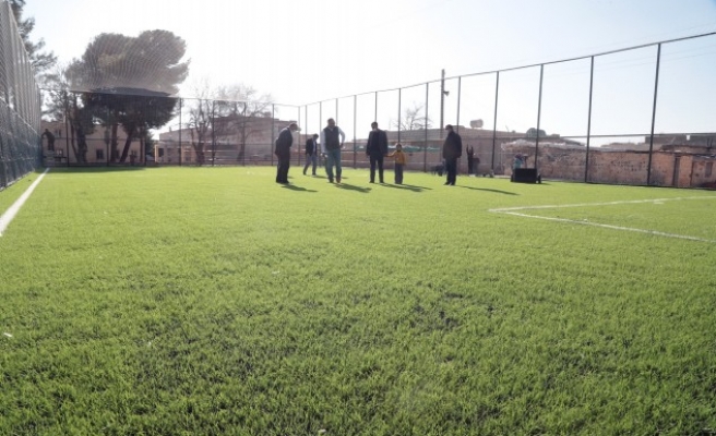 Eyyübiye'de halı saha ve spor komplekslerinde çalışma sürüyor