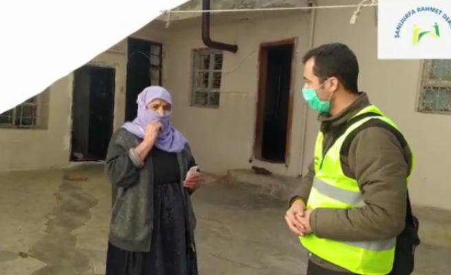 Şanlıurfa'da 100 aileye ekmek fişi dağıtıldı