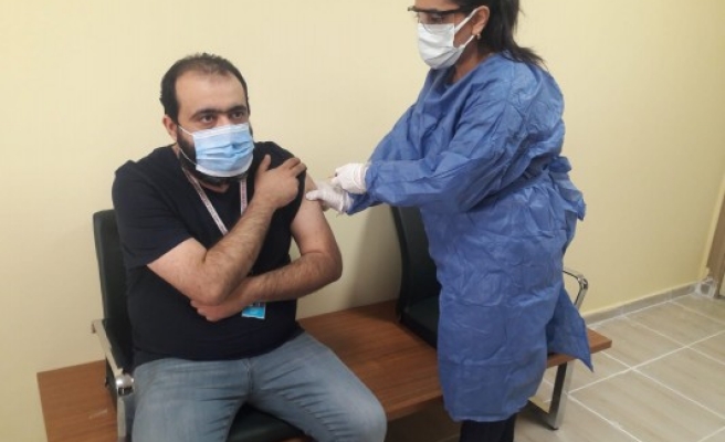 Şanlıurfa'da ilk korona aşısı yapıldı!