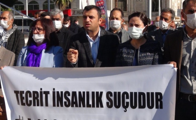 HDP Urfa İl Başkanlığı önünde açıklama: Tecrit bir insanlık suçudur